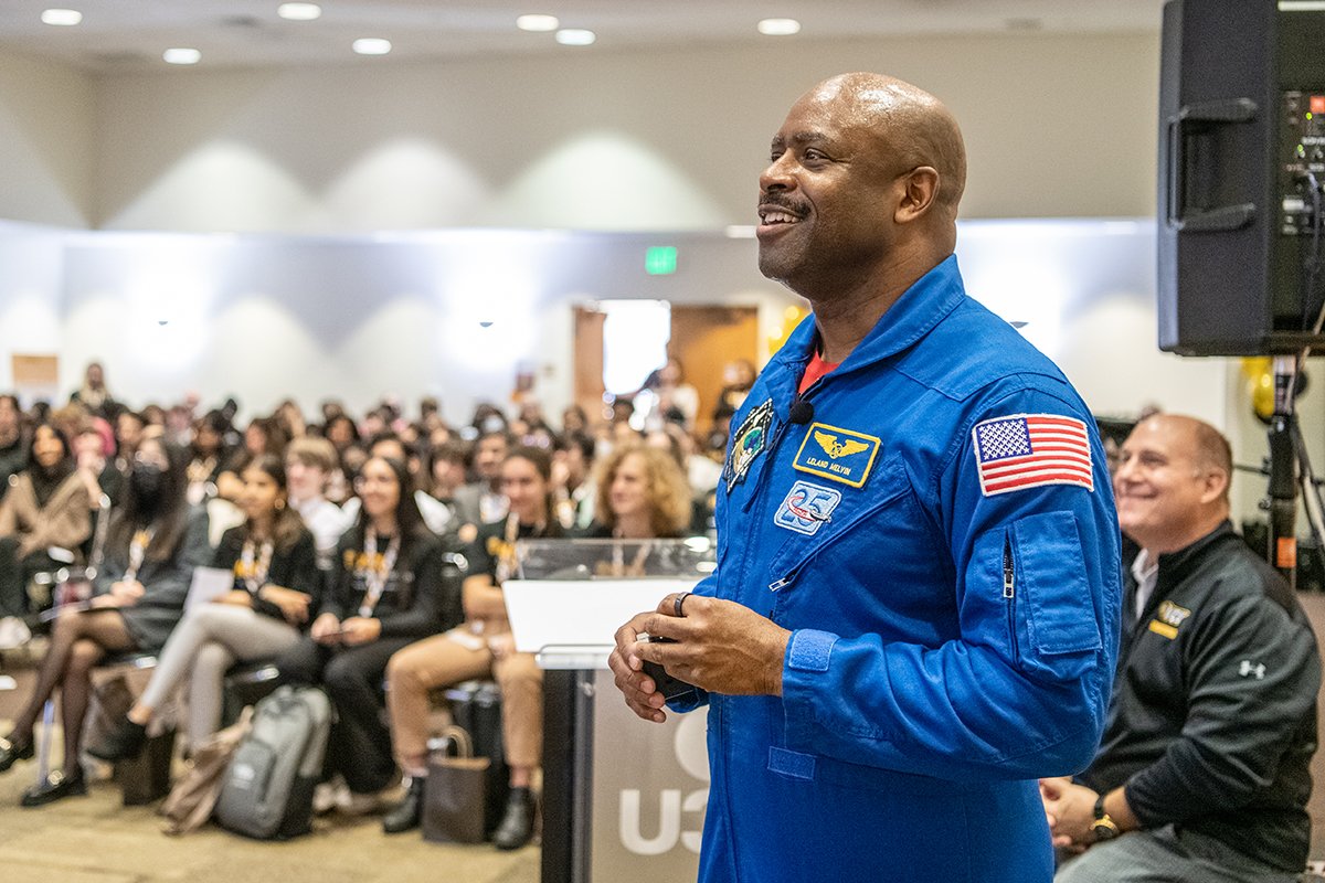 Astronaut Leland Melvin talking to a crowd at VCU.
